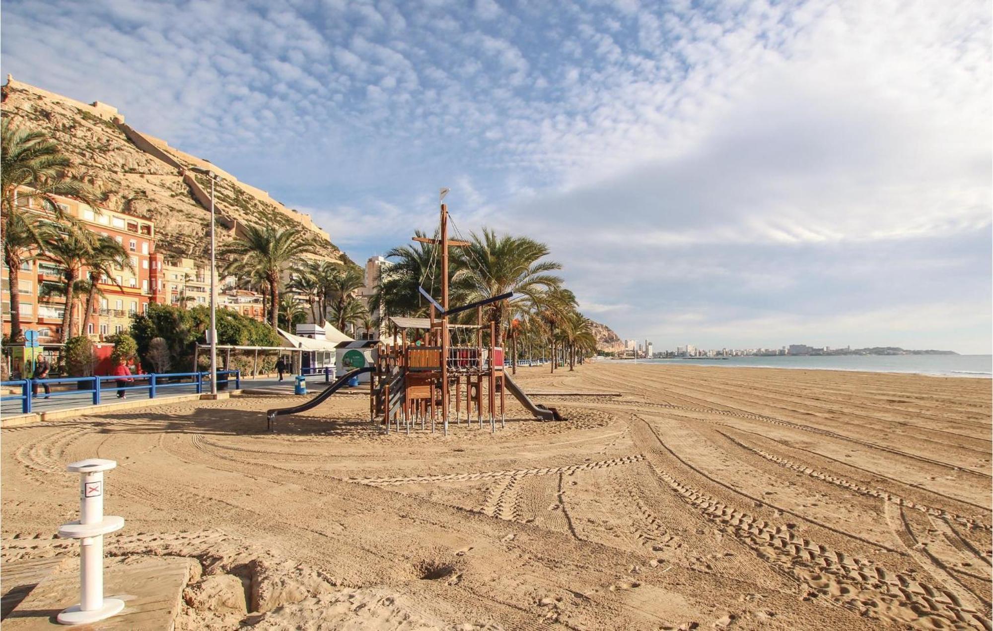 3 Bedroom Gorgeous Apartment In Alicante Bagian luar foto