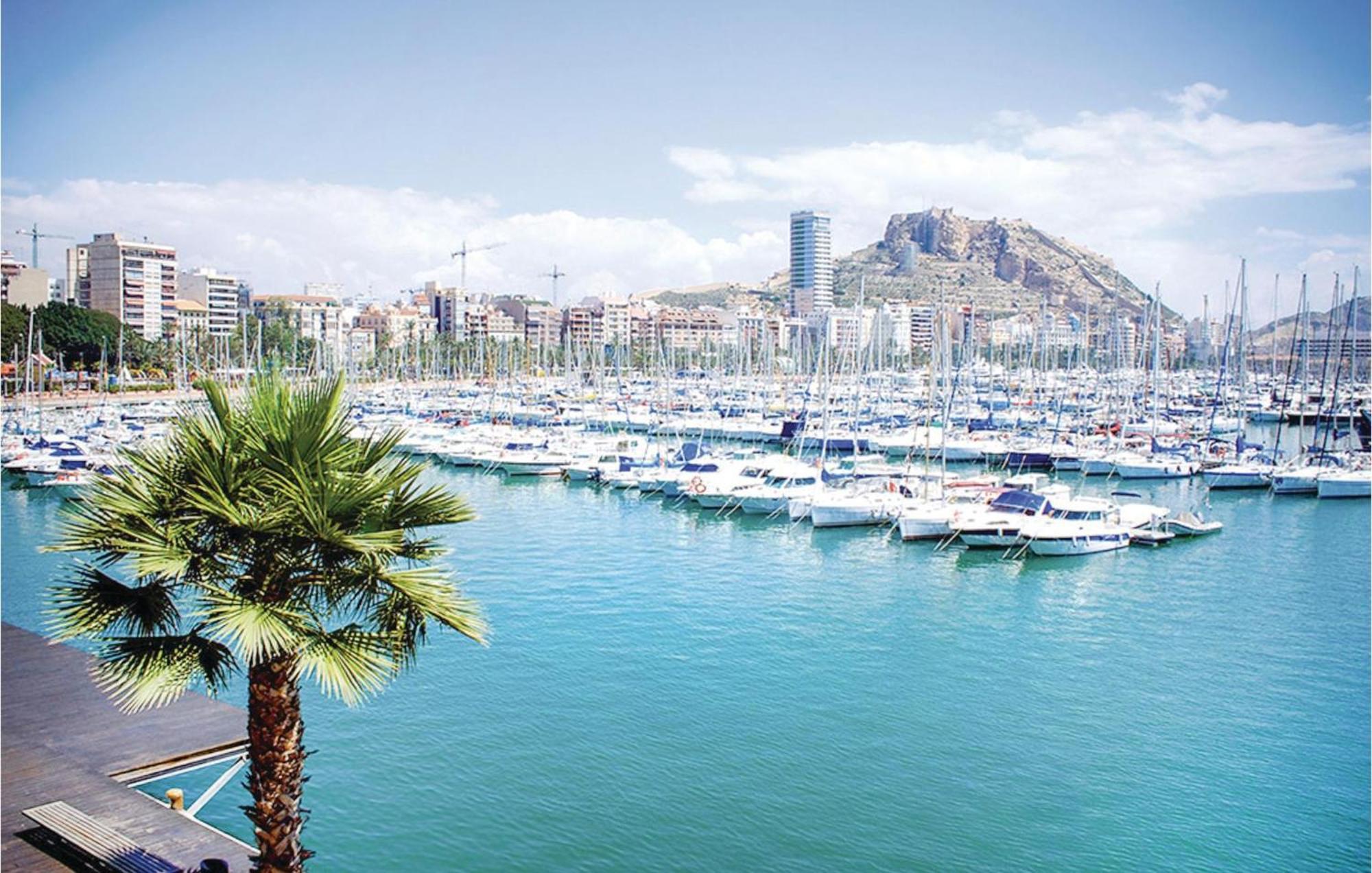 3 Bedroom Gorgeous Apartment In Alicante Bagian luar foto