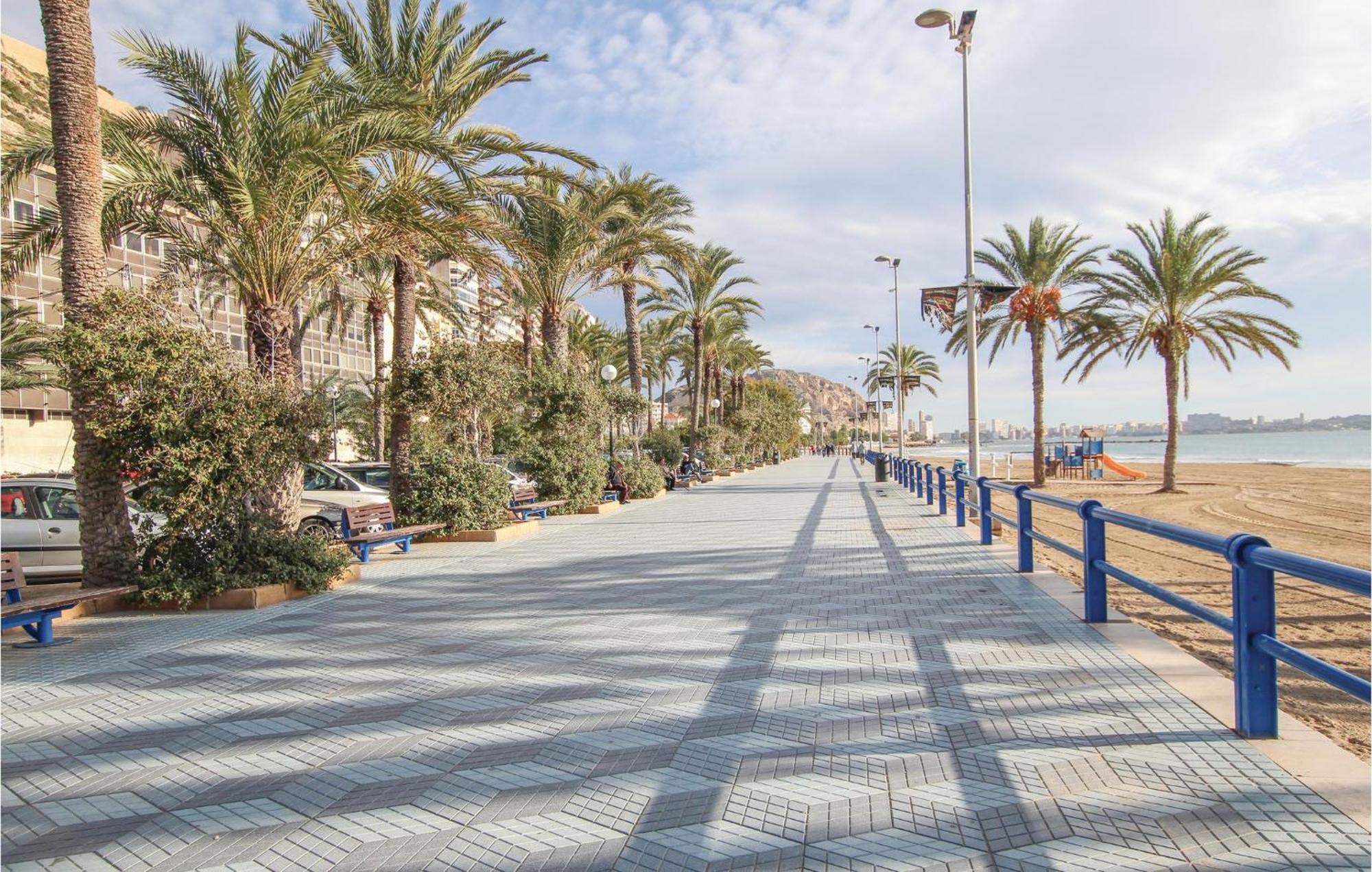 3 Bedroom Gorgeous Apartment In Alicante Bagian luar foto